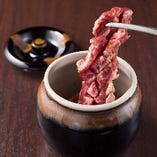 ■熟成・壺漬けカルビ ～肉十八特製たれ～