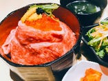 仙台牛の肉ドレス海鮮丼