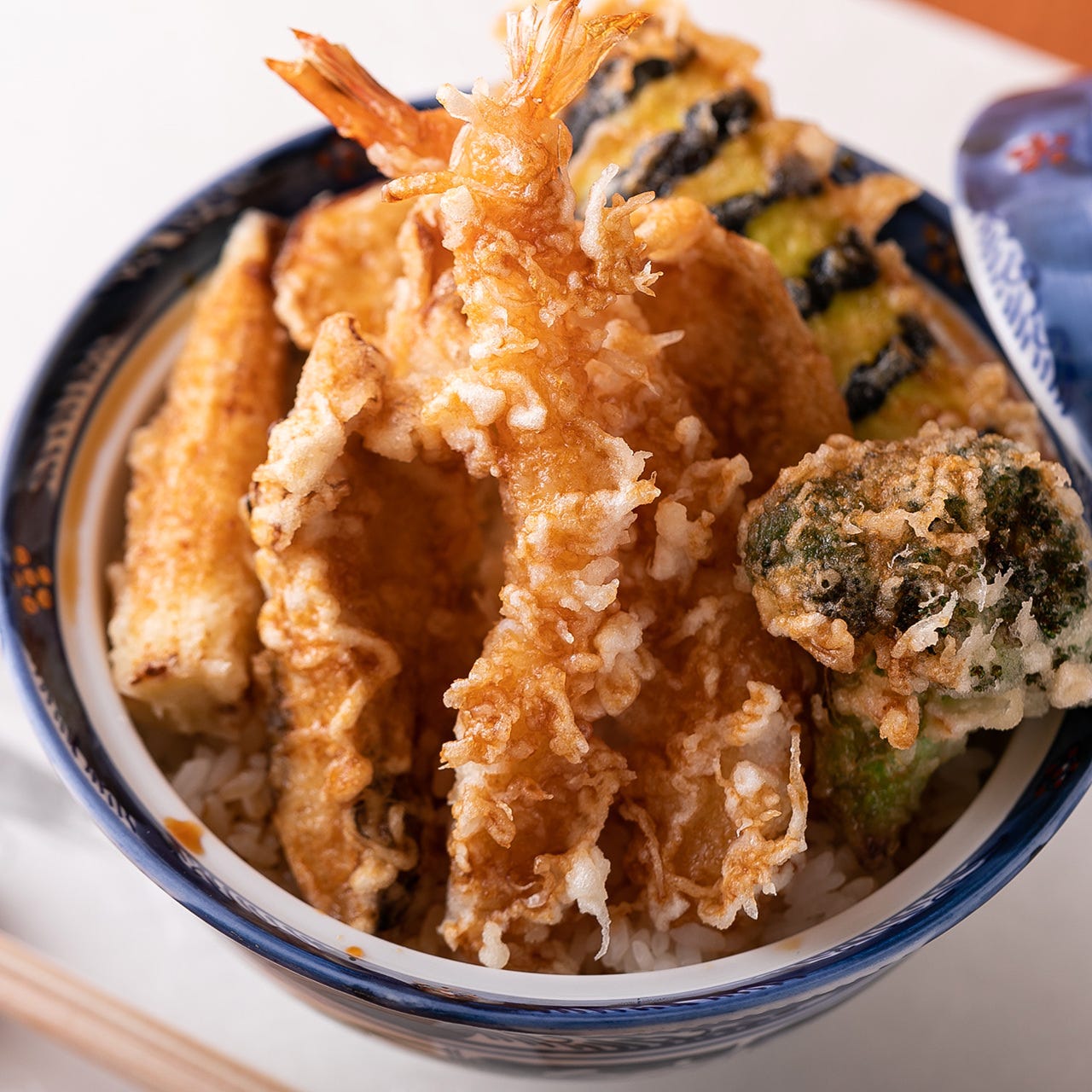贅沢な天ぷらをお昼ならお手頃価格で