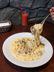 定番の濃厚チーズのカルボナーラ