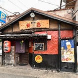 JR久留米駅東口から徒歩約14分。昭和通りを直進、県道46号線の交差点を右折し一つ目の交差点をこえて右手にございます