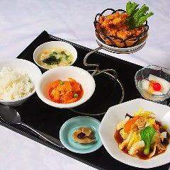 日替わり定食（全8品のセットメニュー）