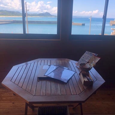 地元産天然お魚とアジアごはん アイワナドゥ岩戸_海側テーブル