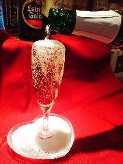 こぼれスパークリングワイン！バルレオンに来たらまずはこれ！