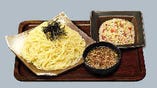 五目チャーハンと濃厚つけ麺のセット