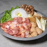 全席個室ダイニング 忍家 柏東口店_鶏もも肉と鶏つくねの白湯鍋