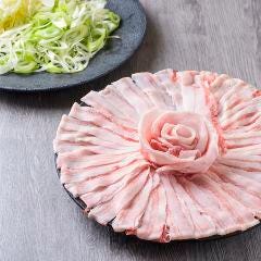 厳選したブランドあぐー豚を使用しております。