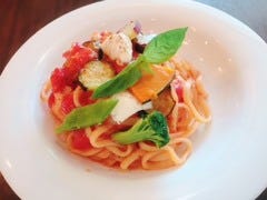 パスタランチ　茄子とモッツァレラチーズのトマトソース