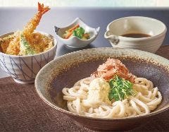お好みランチはミニ丼やお寿司から好きなものを選んで楽しめます