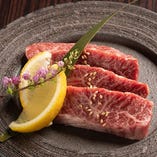 【熟成赤身のスライス】
赤身肉は女性も食べやすい逸品