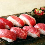 口の中でほどけるような肉の旨み、鮮やかな彩りが楽しい肉寿司！