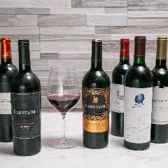 ボトルワインは30種類以上常備。お肉に合うものを厳選しました
