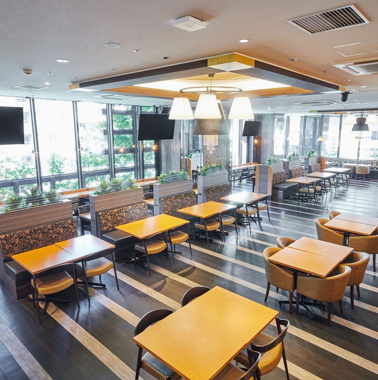 明るく落ち着いた雰囲気のラ・ベランダ プレミア内観