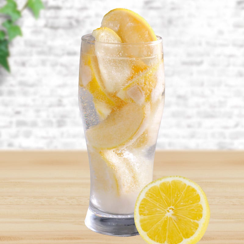 レモンをまるごと2個使った氷冷プレミアムレモンサワー！