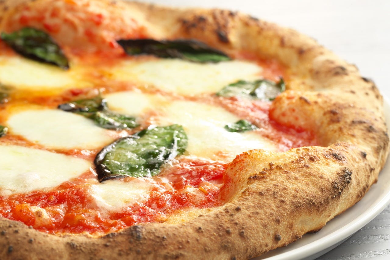 バジルがのったマルゲリータ フレスカ