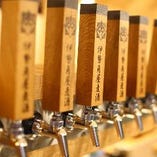 日替わりで13酒類のビールを楽しめる