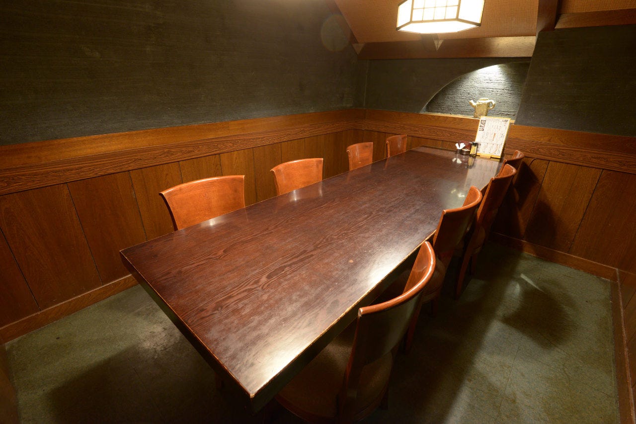 テーブル席・完全個室（壁・扉あり）・6名様～10名様