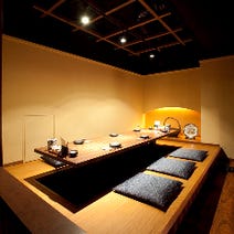 ［泳ぎイカと高知のカツオ］泳ぎイカとカツオの藁焼き 寅八商店 三宮店の画像