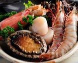 活鮑や車海老、帆立、ズワイ蟹など
季節の海鮮も人気メニュー