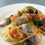 【3】-10月-　スパゲッティ　秋刀魚とオリーブ、フレッシュトマトのソース　ディル風味