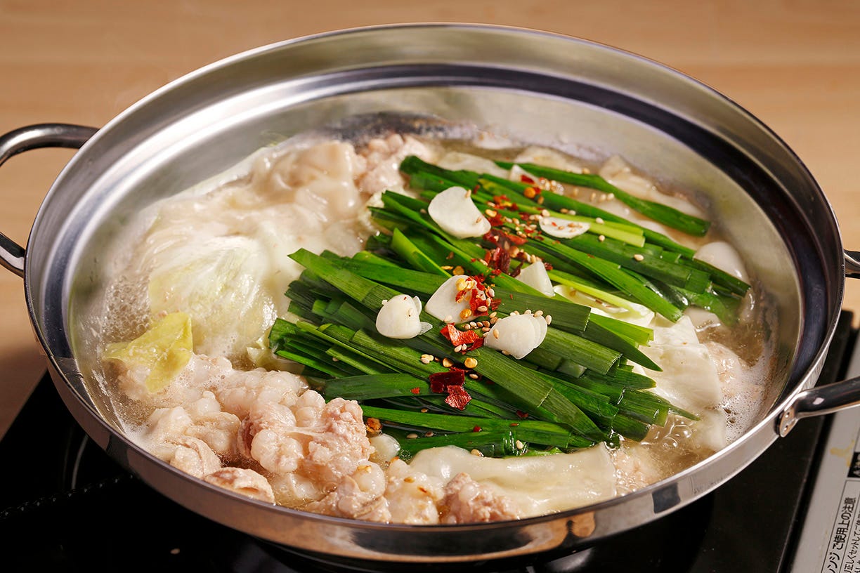 ニラやにんにくがのった水炊き鍋