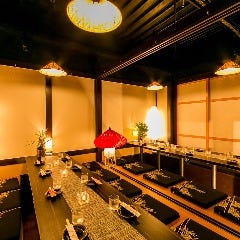 お客様にゆったり寛いでいただける広々個室。飲み会やご宴会に♪