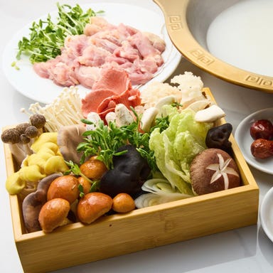 個室中華×香港飲茶 望水楼 上野店_お昼もおすすめ薬膳きのこ鍋コース