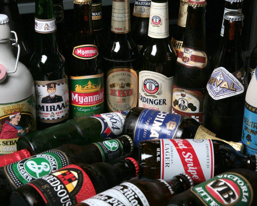 クラフトビールやベルギービールなど常時100種類以上完備！