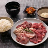 お米は兵庫県産米を使用。お肉の美味しさをさらにひき立ててくれます。
