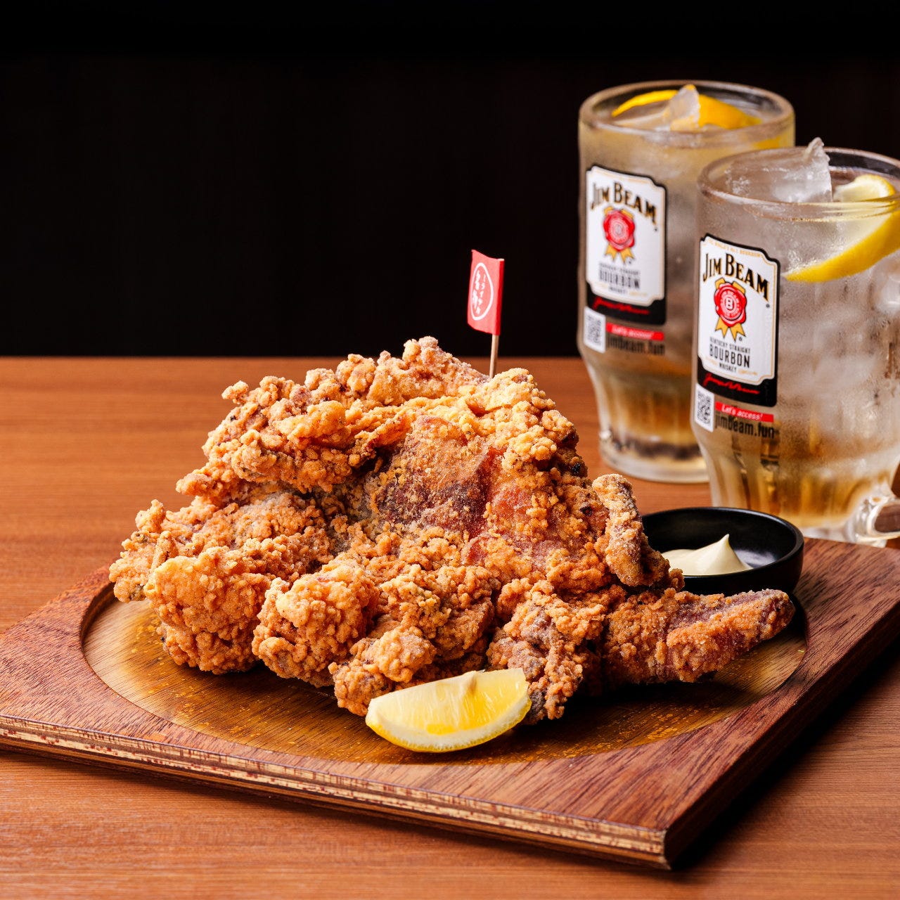 ド迫力のサイズと旨さ!グローブ揚げ 旨唐揚げと居酒メシ ミライザカ 府中並木通店_ド迫力のサイズと旨さ!グローブ揚げ