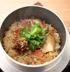 ほかほか特製釜めし 旨唐揚げと居酒メシ ミライザカ 府中並木通店_ほかほか特製釜めし