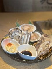 炭焼きいかちゃん　北海道産ホタテ　広島県産殻付きカキ　子持ちししゃも