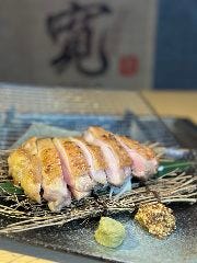寛の黒どりは朝に捌いて出庫する「朝引き地鶏」を使用してます。