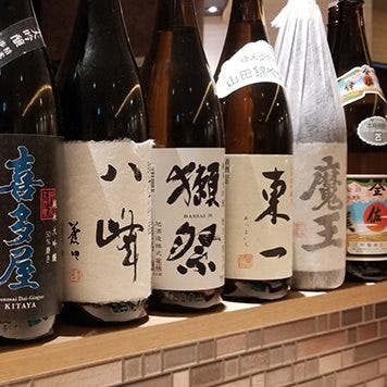 八女地酒は勿論のこと、有名な日本酒も季節に応じて仕入てます。