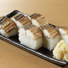当店人気の焼サバ寿し サバの香ばしさと酢飯が◎