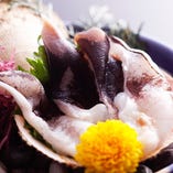 6月には全国でも有名な「丹後とり貝」が解禁されます。肉厚で通常のとり貝の2～3倍の大きさがあります。わずか1月あまりの期間になりますが、是非ご賞味下さい。