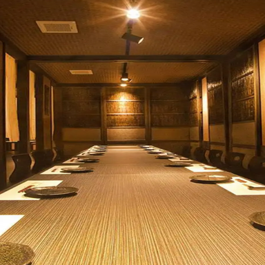 博多かんべえ 祇園邸_【掘りごたつ個室:2~22名様】品のある木目調が落ち着く和空間。各種宴会に最適