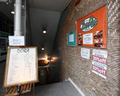 六本木駅徒歩1分の路地裏に店を構える当店・DoRa。