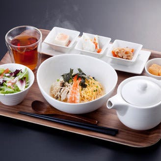 鹿児島中央駅より徒歩5分で本格郷土料理 5種類の味 奄美鶏飯 ランチセットの詳細 Hanan Cafe 鹿児島市 ダイニングバー ぐるなび