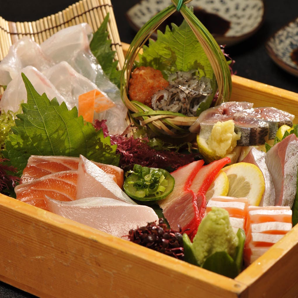 九州満喫 料理のみ 馬刺し ゴマサバ もつ鍋 もも焼 九州もんコース 1 500円 飲み放題付にの詳細 活イカともつ鍋 芋 中洲店 中洲 居酒屋 ぐるなび