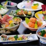 旬魚を盛り込んだ宴会コースは、4,400円～ございます。