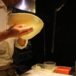 【石窯ピッツァ】
オーダーごとに、一枚ずつ丁寧に焼き上げます