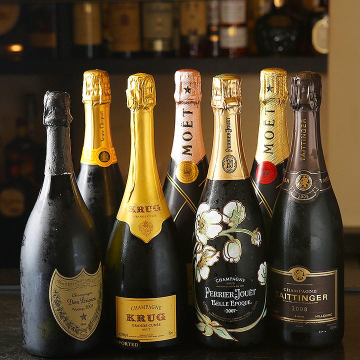 シャンパンでお祝いもOK！ボトル以外にもグラスもご用意。