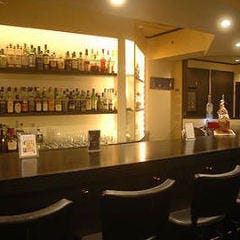 Y’s Bar 