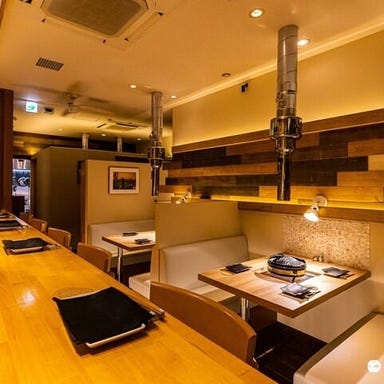 ジンギスカンYOSHIHIKO 麻布十番店_夜景を望む開放的なテラスと個室