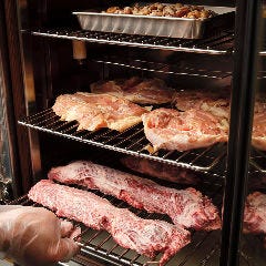 【旨味凝縮！燻し料理】当店自慢のスモーク装置で作っています