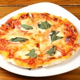 マルゲリータピザ　６９０円