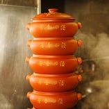 【伝統料理】
雲南省の名物料理『汽鍋』をお楽しみください