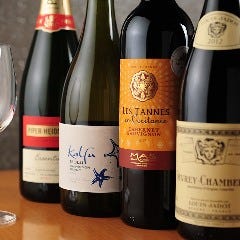 天ぷらとの相性抜群のワインを数種類取り揃えております