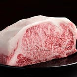 【飛騨牛】
とろけるような旨みのお肉を焼肉でご堪能ください
